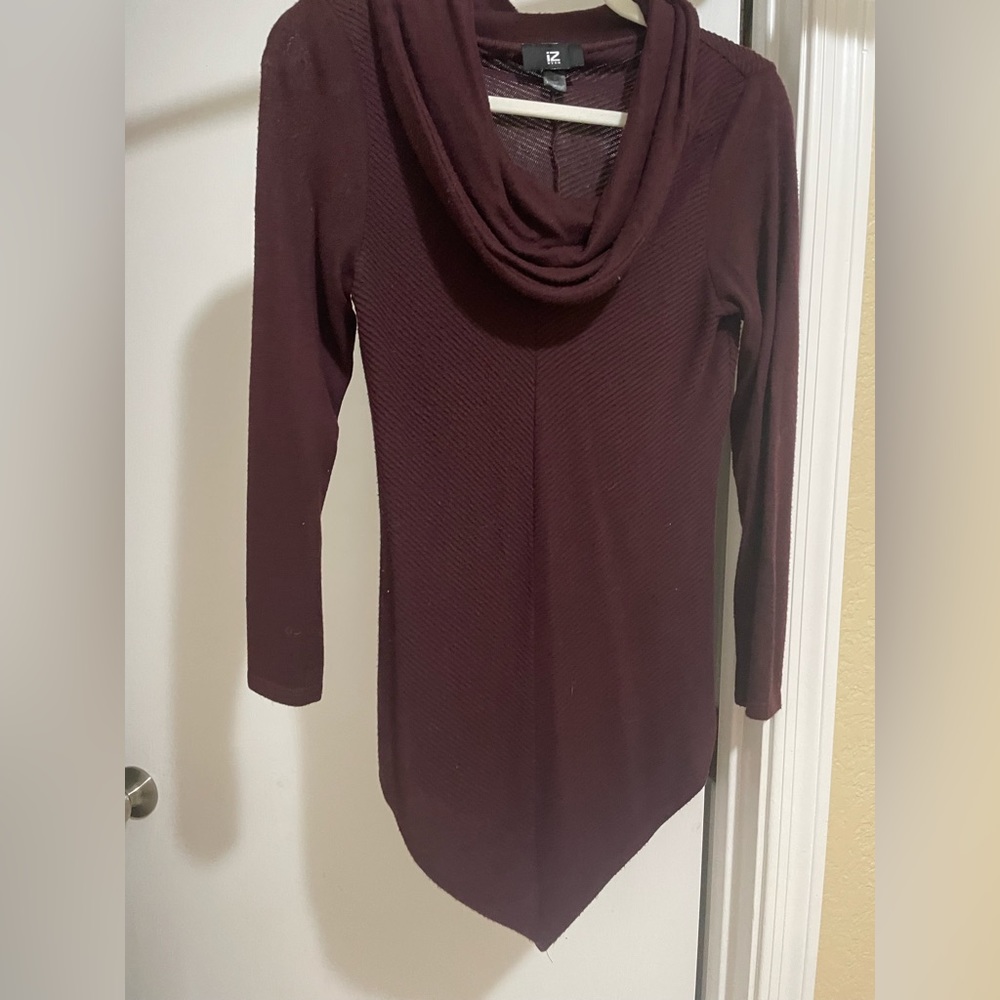 Long sleeve droop neck top (perfect for leggings!)